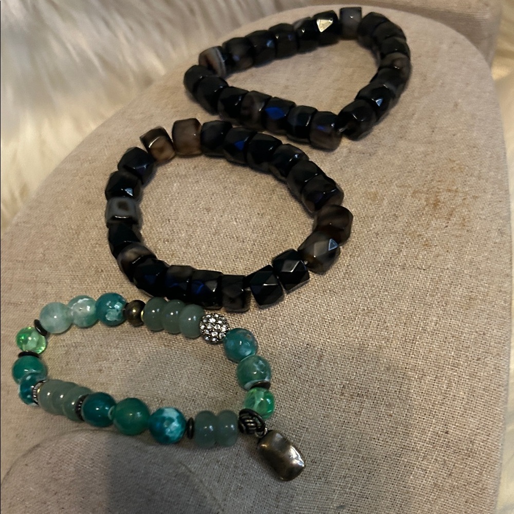 Elegant Black and Green Beaded Bracelet Set - Picture 1 of 3